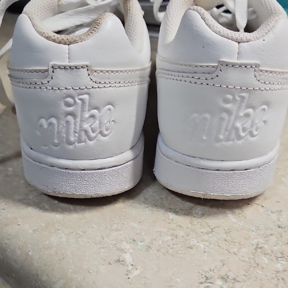 Nike White Women's Sneakers - Picture 3 of 5